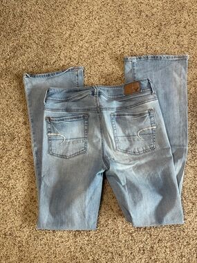 American Eagle Light Wash Jeans with Back Pocket Stitching